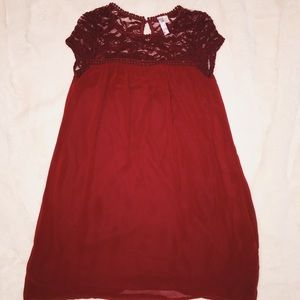 Dark red dress, lace details